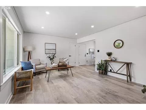 Living - 1510 Wilson St, Eugene, OR 97402 photo 2 of 5