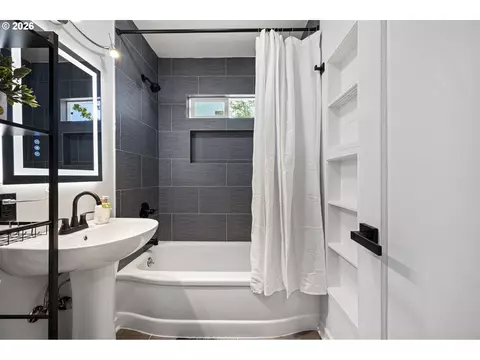 Bath - 1510 Wilson St, Eugene, OR 97402 photo 2 of 2