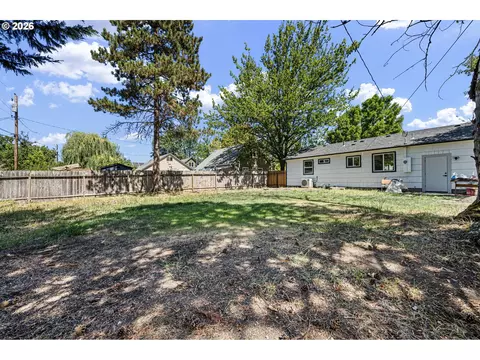 Exterior - 1510 Wilson St, Eugene, OR 97402 photo 4 of 5