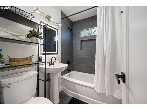 Bath - 1510 Wilson St, Eugene, OR 97402 photo 1 of 2
