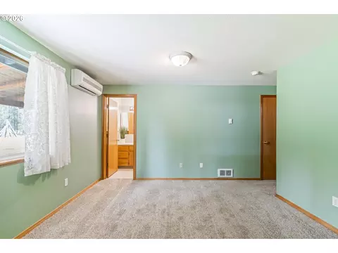 Bedroom - 149930 Kurtz Rd, La Pine, OR 97739 photo 2 of 7