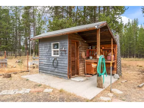 Exterior - 149930 Kurtz Rd, La Pine, OR 97739 photo 7 of 12