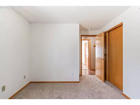 Bedroom - 149930 Kurtz Rd, La Pine, OR 97739 photo 3 of 7