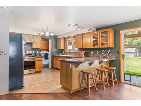 Kitchen - 149930 Kurtz Rd, La Pine, OR 97739 photo 1 of 4
