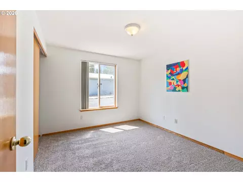Bedroom - 149930 Kurtz Rd, La Pine, OR 97739 photo 6 of 7