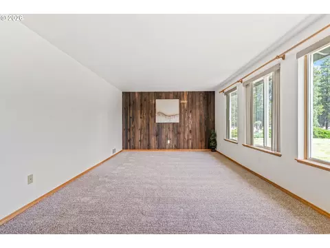 Living - 149930 Kurtz Rd, La Pine, OR 97739 photo 1 of 4