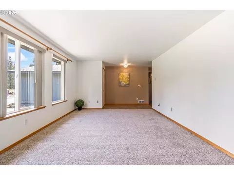 Living - 149930 Kurtz Rd, La Pine, OR 97739 photo 2 of 4