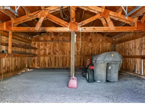 Exterior - 149930 Kurtz Rd, La Pine, OR 97739 photo 9 of 12