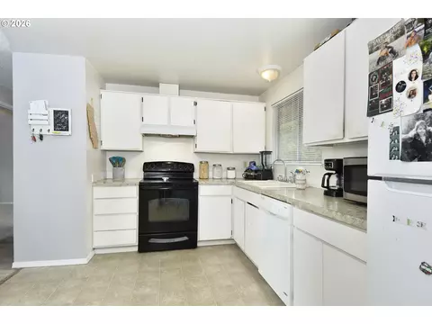 2182 SW Brixton Pl, Gresham, OR 97080 photo 9