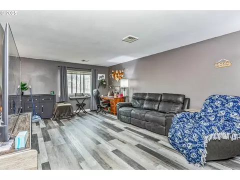 Living - 663 E 4th Ave, Riddle, OR 97469 photo 1 of 2