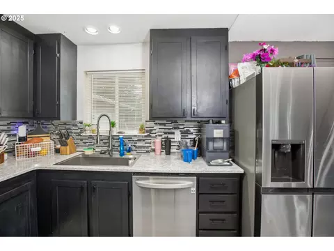 Kitchen - 663 E 4th Ave, Riddle, OR 97469 photo 3 of 6
