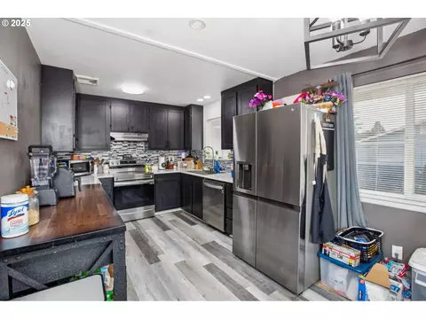 Kitchen - 663 E 4th Ave, Riddle, OR 97469 photo 1 of 6