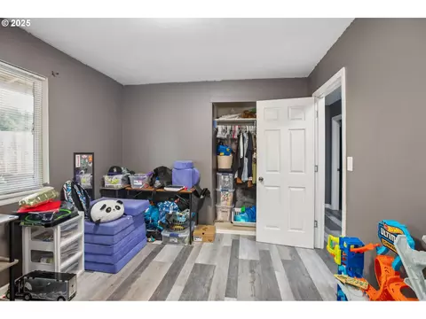 Bedroom - 663 E 4th Ave, Riddle, OR 97469 photo 10 of 10