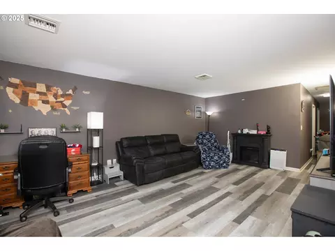 Living - 663 E 4th Ave, Riddle, OR 97469 photo 2 of 2