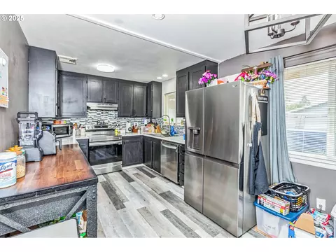 Kitchen - 663 E 4th Ave, Riddle, OR 97469 photo 5 of 6