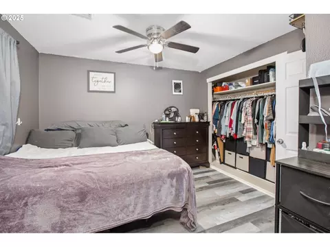 Bedroom - 663 E 4th Ave, Riddle, OR 97469 photo 4 of 10