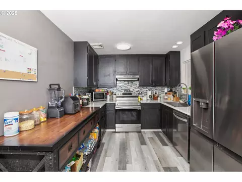 Kitchen - 663 E 4th Ave, Riddle, OR 97469 photo 2 of 6