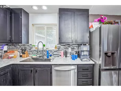 Kitchen - 663 E 4th Ave, Riddle, OR 97469 photo 6 of 6