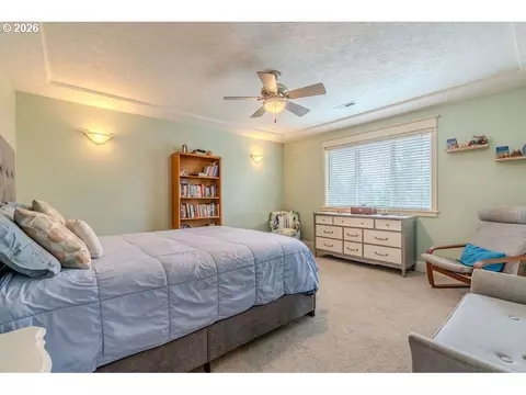 Bedroom - 1861 NW Wonderview Ave, Gresham, OR 97030 photo 5 of 6