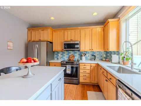 Kitchen - 1861 NW Wonderview Ave, Gresham, OR 97030 photo 4 of 7