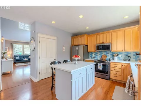 Kitchen - 1861 NW Wonderview Ave, Gresham, OR 97030 photo 2 of 7