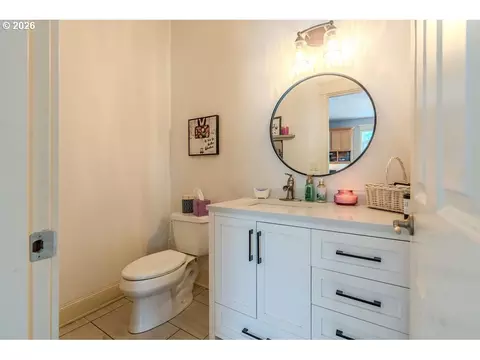 Bath - 1861 NW Wonderview Ave, Gresham, OR 97030 photo 1 of 5