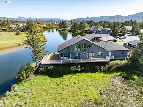 500 Farrell Ct, Seaside, OR 97138