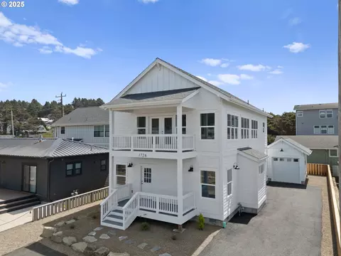 1726 NW 59th St, Lincoln City, OR 97367