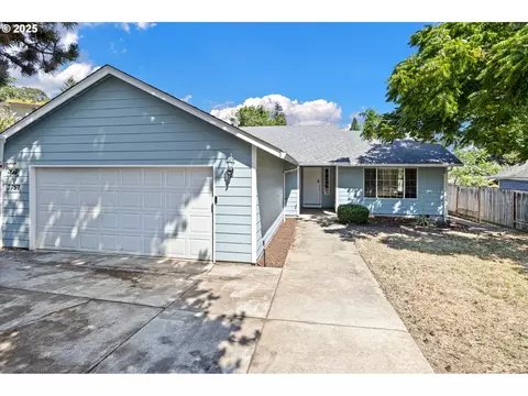 3757 Willamette St, Eugene, OR 97405
