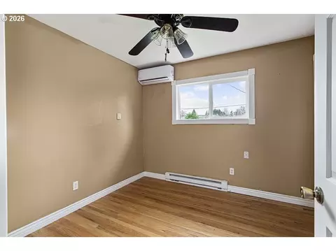 Bedroom - 3025 Maple St, Longview, WA 98632 photo 4 of 9