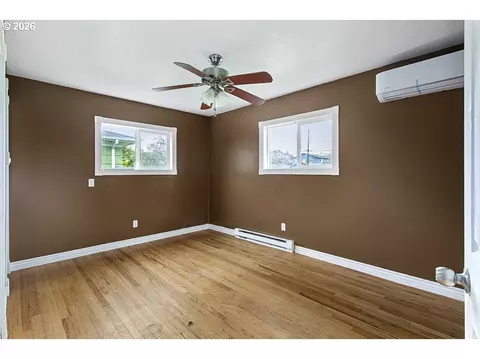 Bedroom - 3025 Maple St, Longview, WA 98632 photo 1 of 9