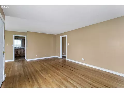 Living - 3025 Maple St, Longview, WA 98632 photo 8 of 8