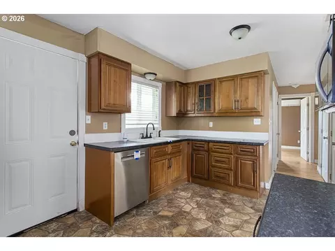 Kitchen - 3025 Maple St, Longview, WA 98632 photo 1 of 4