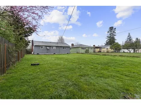 Exterior - 3025 Maple St, Longview, WA 98632 photo 8 of 9