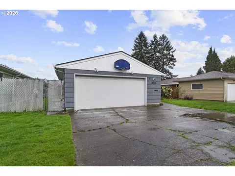Exterior - 3025 Maple St, Longview, WA 98632 photo 3 of 9