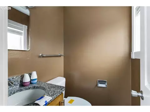 Bath - 3025 Maple St, Longview, WA 98632 photo 2 of 2