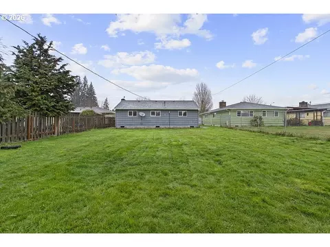Exterior - 3025 Maple St, Longview, WA 98632 photo 7 of 9