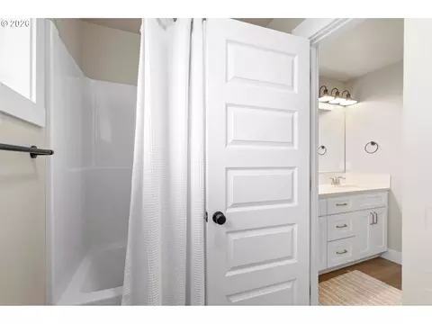 Bath - 316 Sage St, Boardman, OR 97818 photo 5 of 6