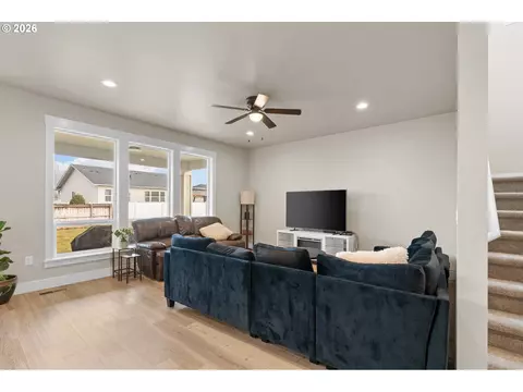 Living - 316 Sage St, Boardman, OR 97818 photo 1 of 4