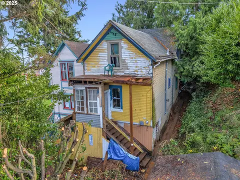 156 Lincoln St, Astoria, OR 97103
