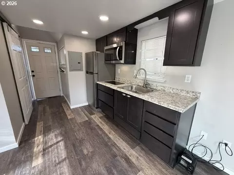 Kitchen - 1425 Pine St, Florence, OR 97439 photo 1 of 1