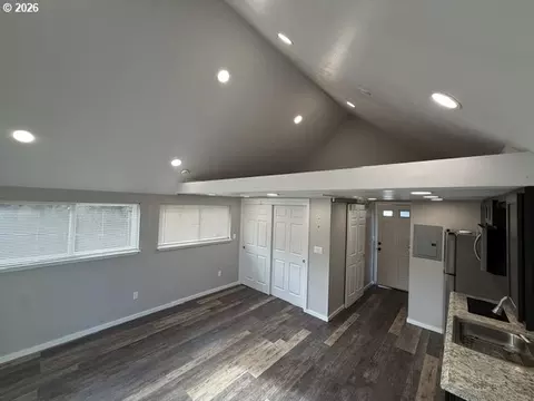 Living - 1425 Pine St, Florence, OR 97439 photo 4 of 4