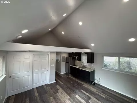Living - 1425 Pine St, Florence, OR 97439 photo 3 of 4