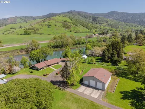 250 Ruckles Dr, Myrtle Creek, OR 97457