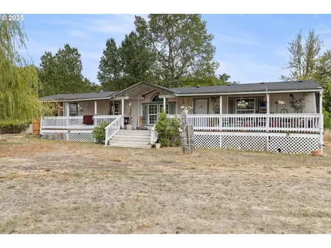 585 Fawn Dr, Roseburg, OR 97470