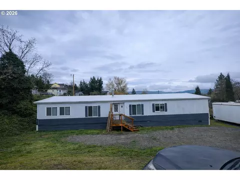 200 Emils Way #45, Roseburg, OR 97471