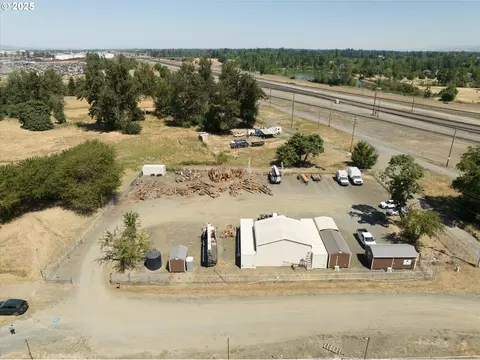 2002 Kintyre St, Eugene, OR 97402 photo 10