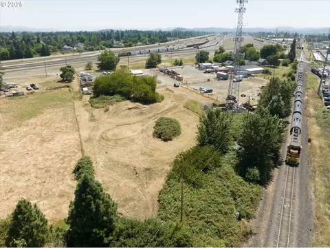 2002 Kintyre St, Eugene, OR 97402 photo 7