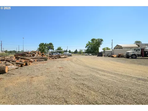 2002 Kintyre St, Eugene, OR 97402 photo 42