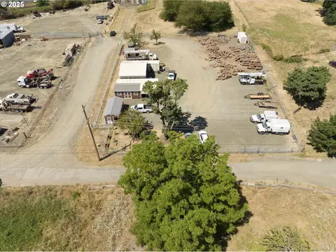 2002 Kintyre St, Eugene, OR 97402 photo 19